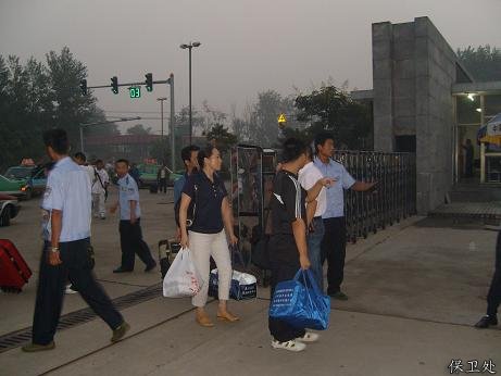 精心指挥 有序入场