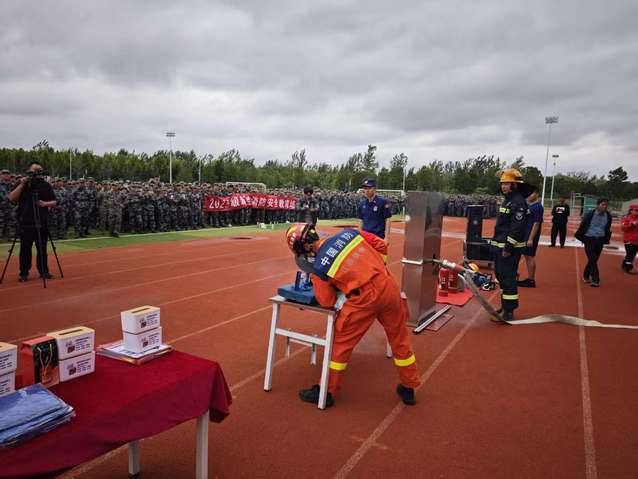 我校开展“安全演练进军训、护航...